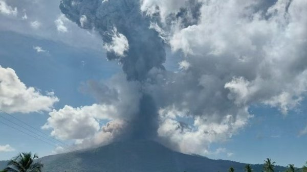 高忆管理 印尼勒沃托比火山多次喷发